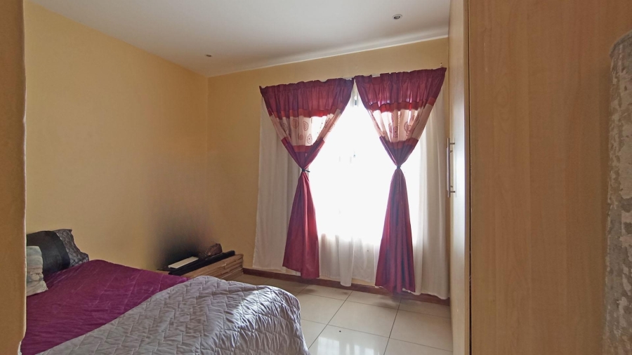 2 Bedroom Property for Sale in Rooihuiskraal North Gauteng