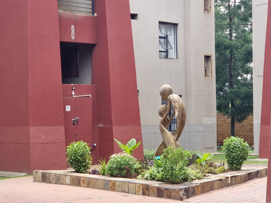 2 Bedroom Property for Sale in Rooihuiskraal North Gauteng