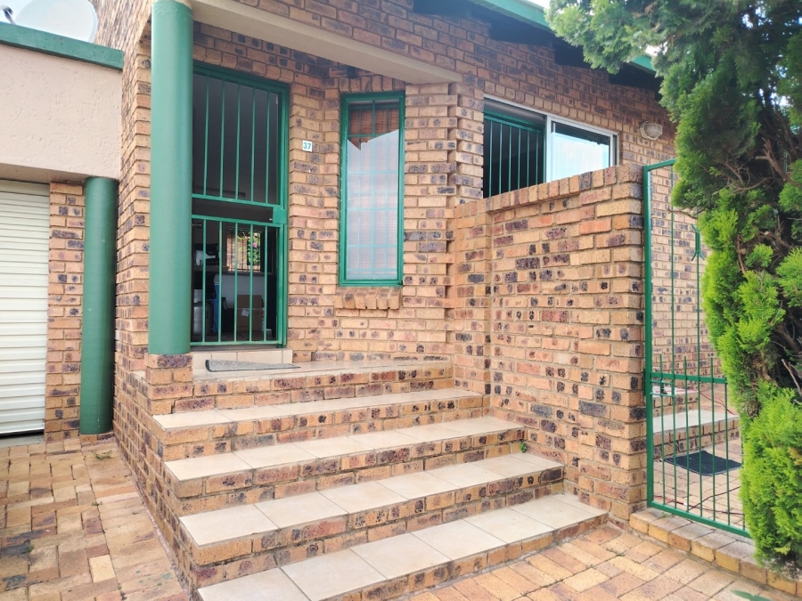 To Let  Bedroom Property for Rent in Moreleta Park Gauteng