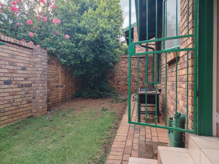 To Let  Bedroom Property for Rent in Moreleta Park Gauteng