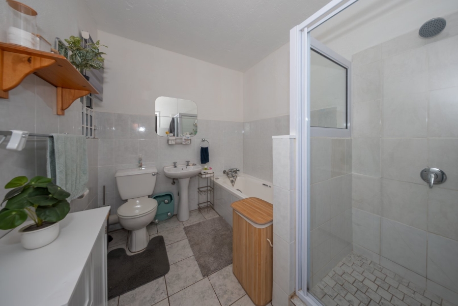 2 Bedroom Property for Sale in Wannenburghoogte Gauteng