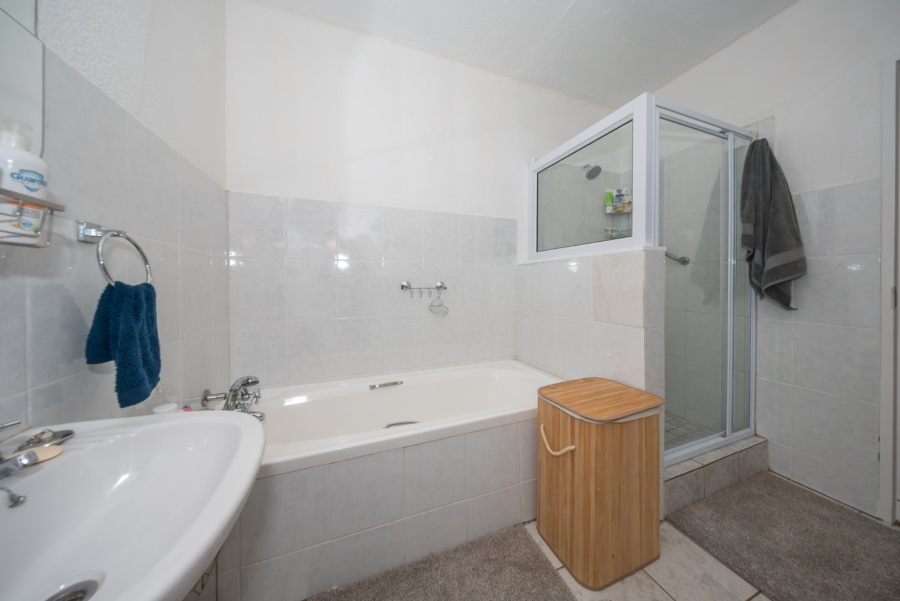 2 Bedroom Property for Sale in Wannenburghoogte Gauteng