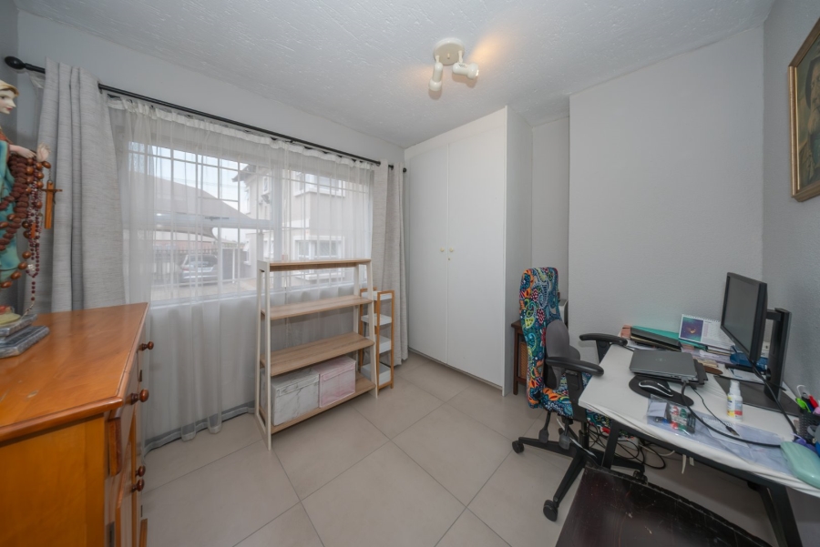 2 Bedroom Property for Sale in Wannenburghoogte Gauteng