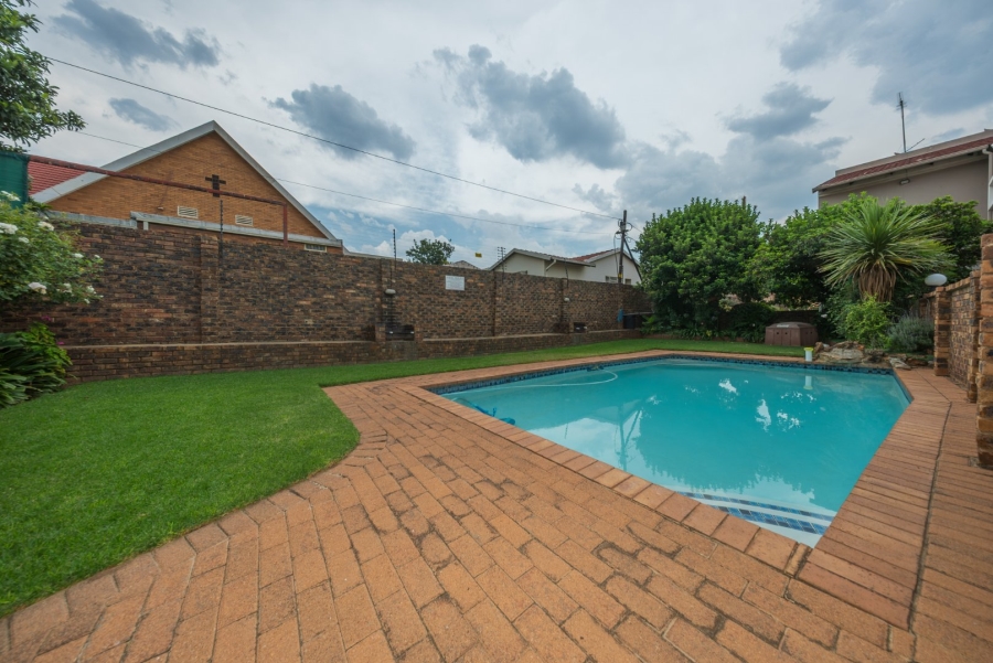 2 Bedroom Property for Sale in Wannenburghoogte Gauteng