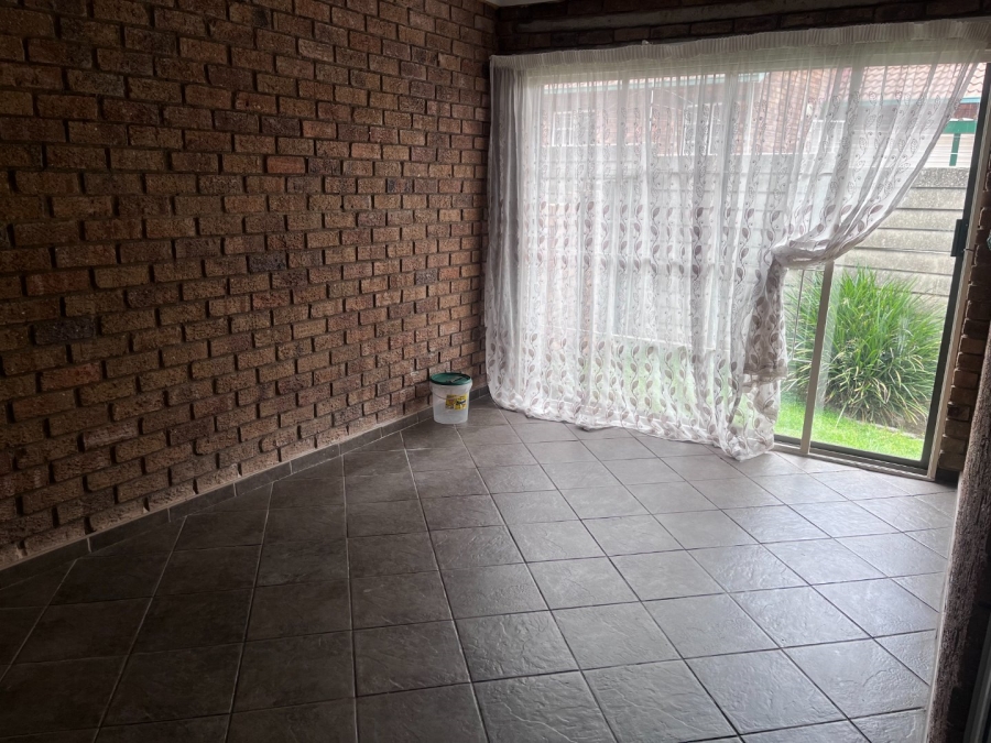 2 Bedroom Property for Sale in Birchleigh Gauteng