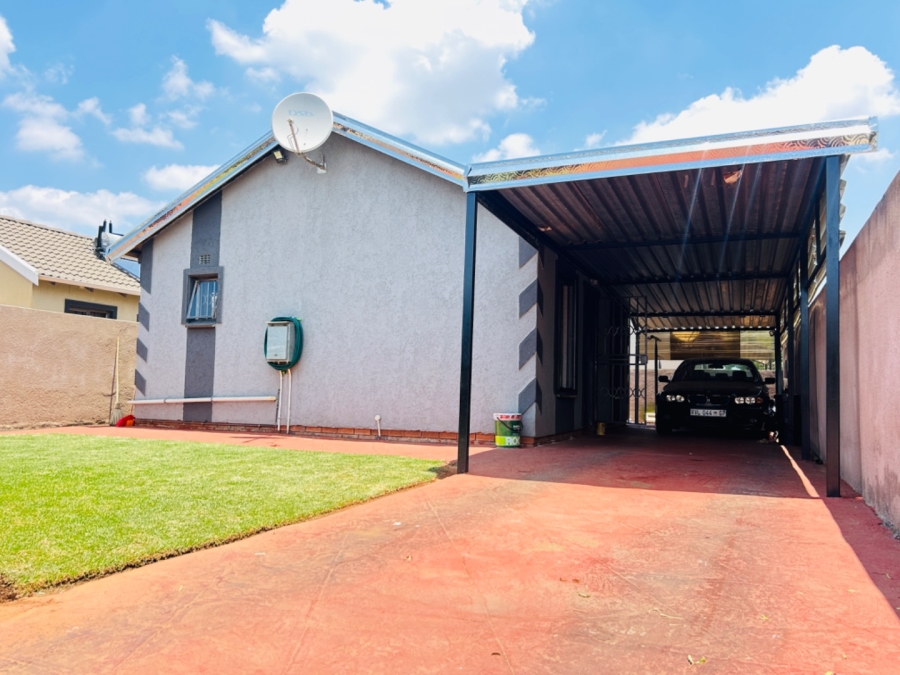 2 Bedroom Property for Sale in Sky City Gauteng