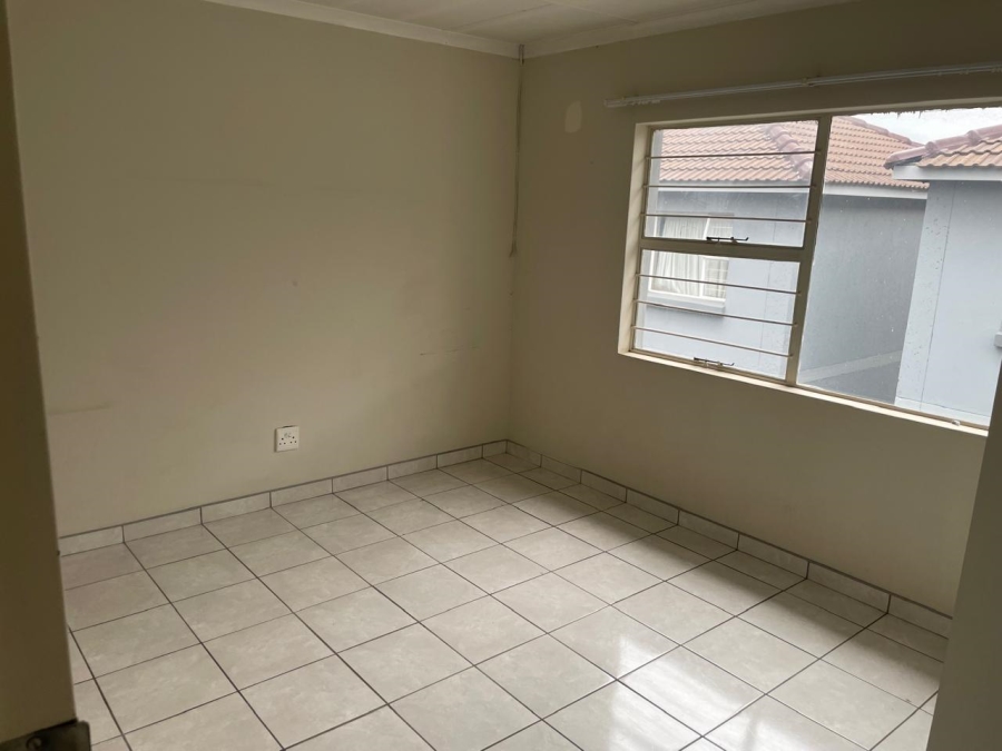To Let 2 Bedroom Property for Rent in Bardene Gauteng