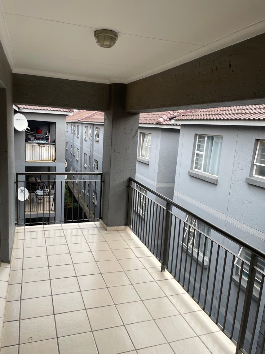 To Let 2 Bedroom Property for Rent in Bardene Gauteng