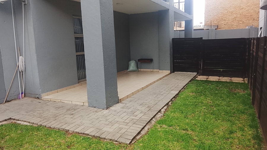 To Let 2 Bedroom Property for Rent in Bardene Gauteng