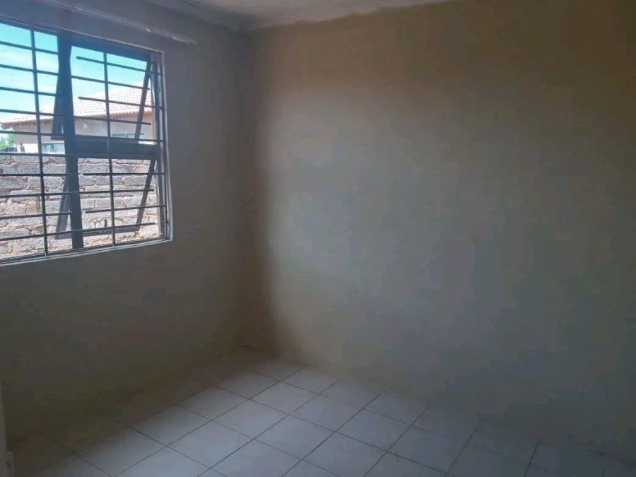  Bedroom Property for Sale in Mohlakeng Gauteng