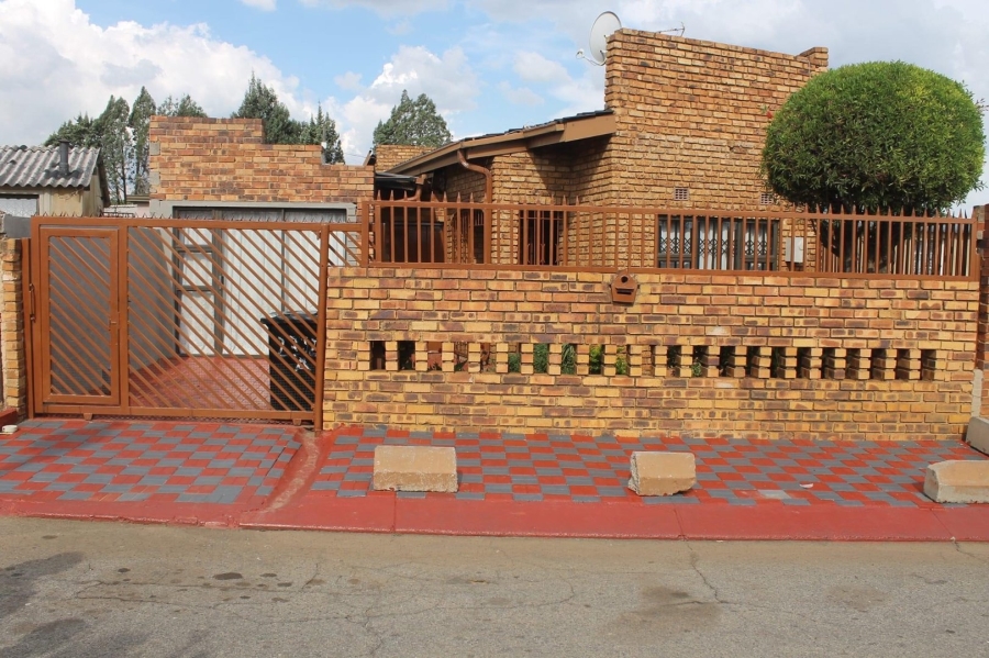 3 Bedroom Property for Sale in Meadowlands Gauteng