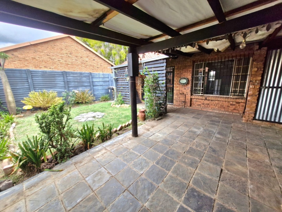 2 Bedroom Property for Sale in Annlin Gauteng