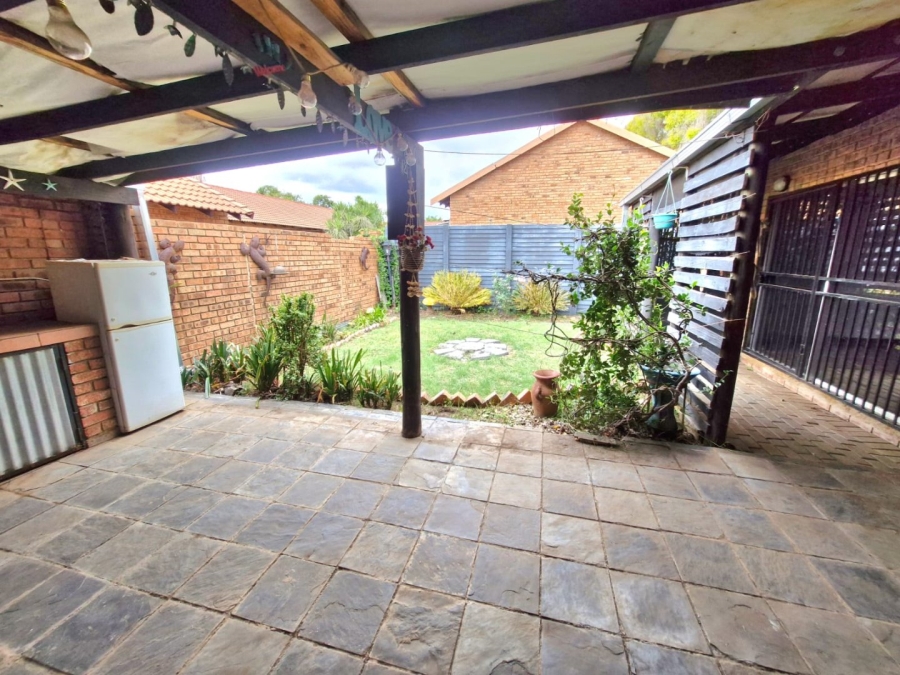 2 Bedroom Property for Sale in Annlin Gauteng