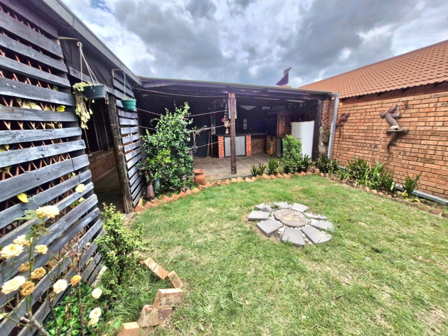 2 Bedroom Property for Sale in Annlin Gauteng