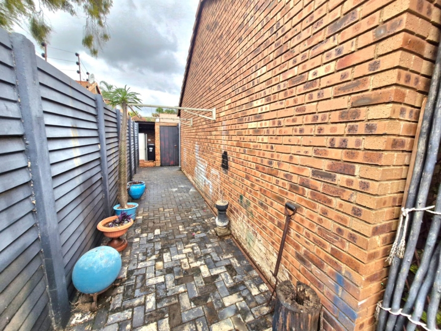 2 Bedroom Property for Sale in Annlin Gauteng