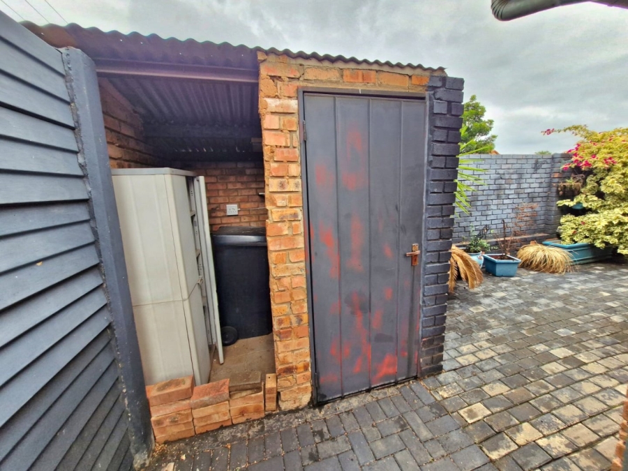 2 Bedroom Property for Sale in Annlin Gauteng