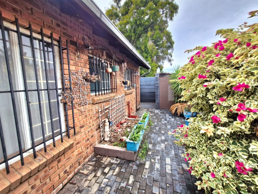 2 Bedroom Property for Sale in Annlin Gauteng