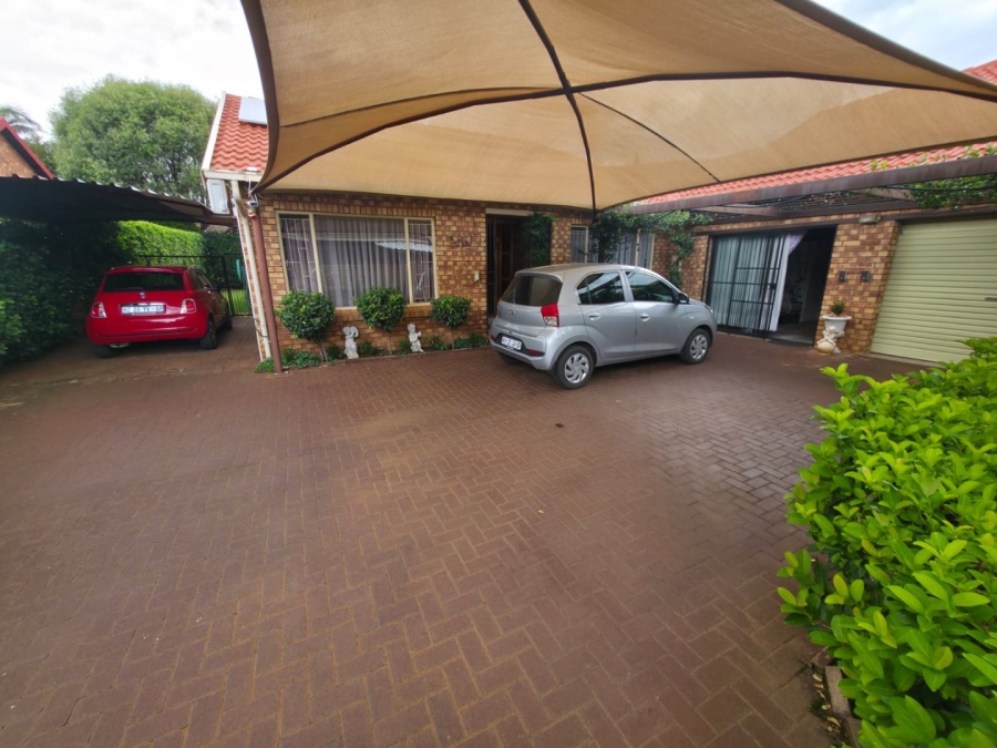 4 Bedroom Property for Sale in Annlin Gauteng
