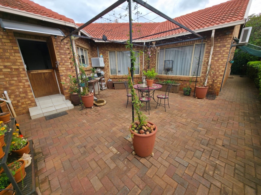 4 Bedroom Property for Sale in Annlin Gauteng