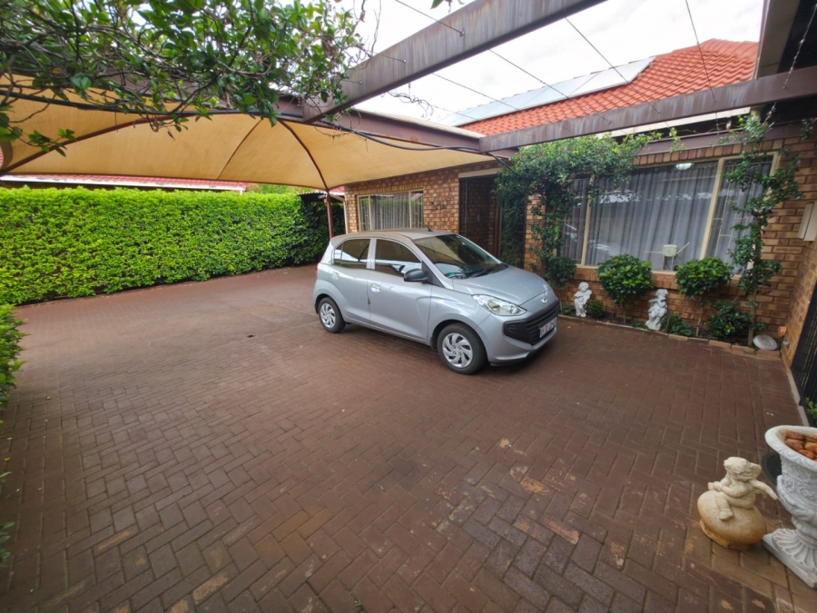 4 Bedroom Property for Sale in Annlin Gauteng