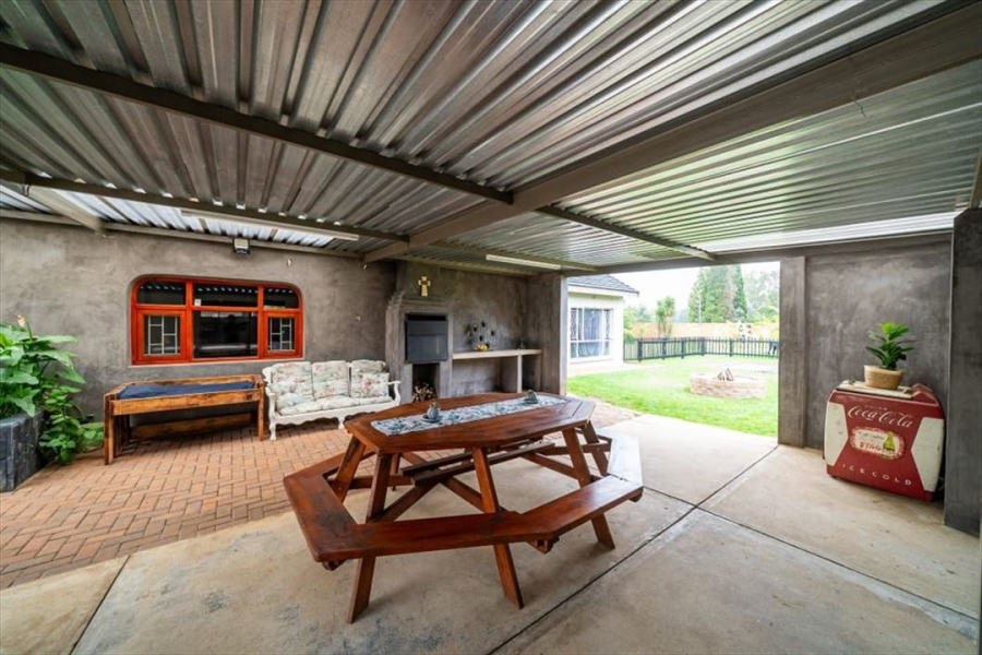 5 Bedroom Property for Sale in Kenleaf Gauteng