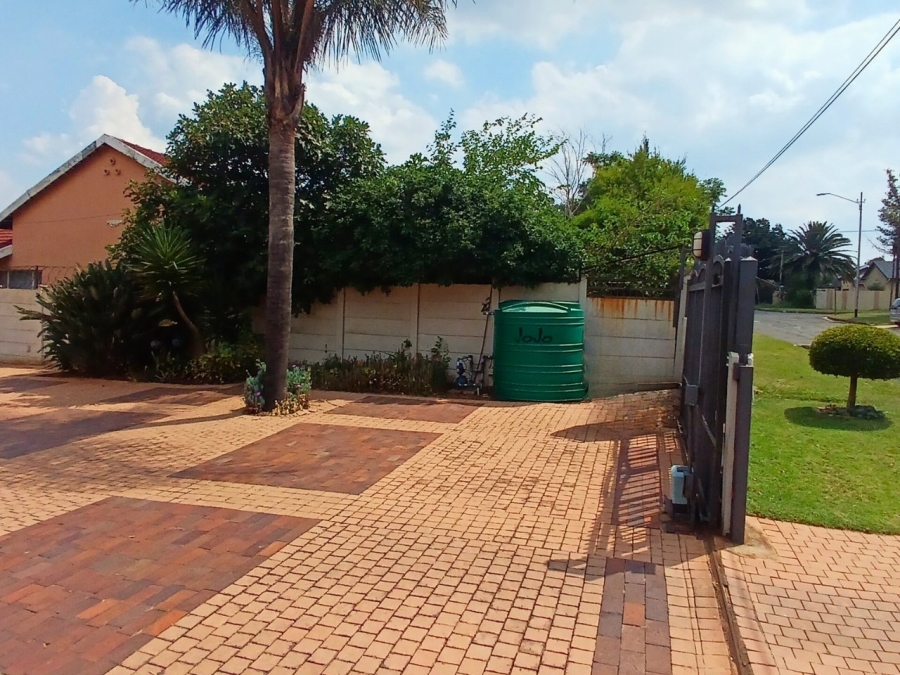 5 Bedroom Property for Sale in Fishers Hill Gauteng