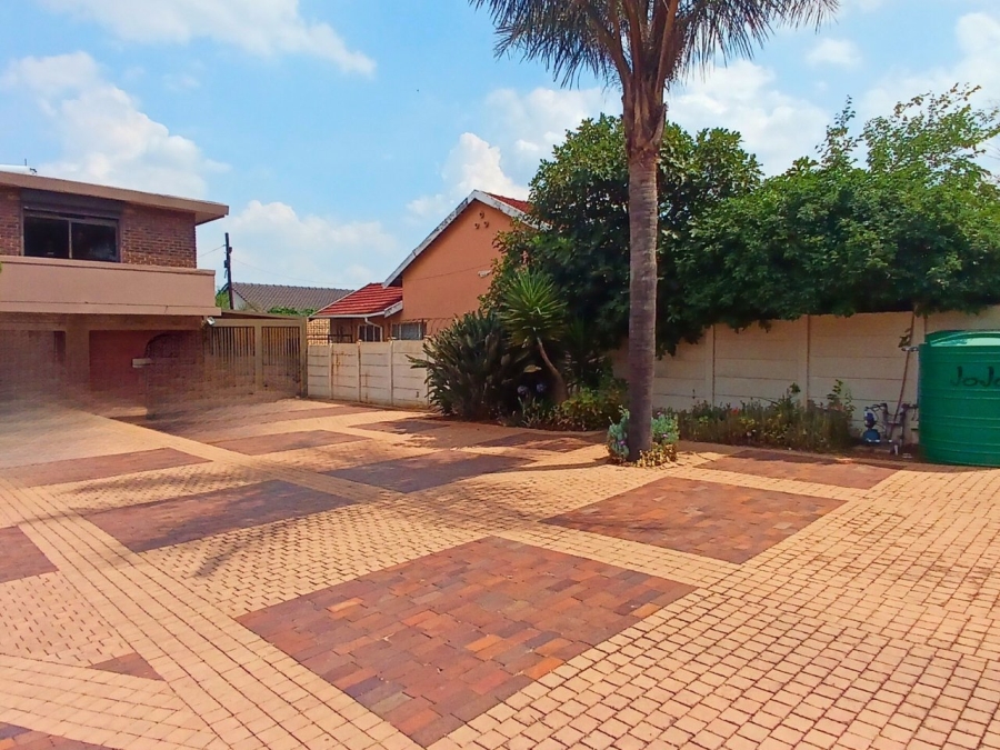 5 Bedroom Property for Sale in Fishers Hill Gauteng
