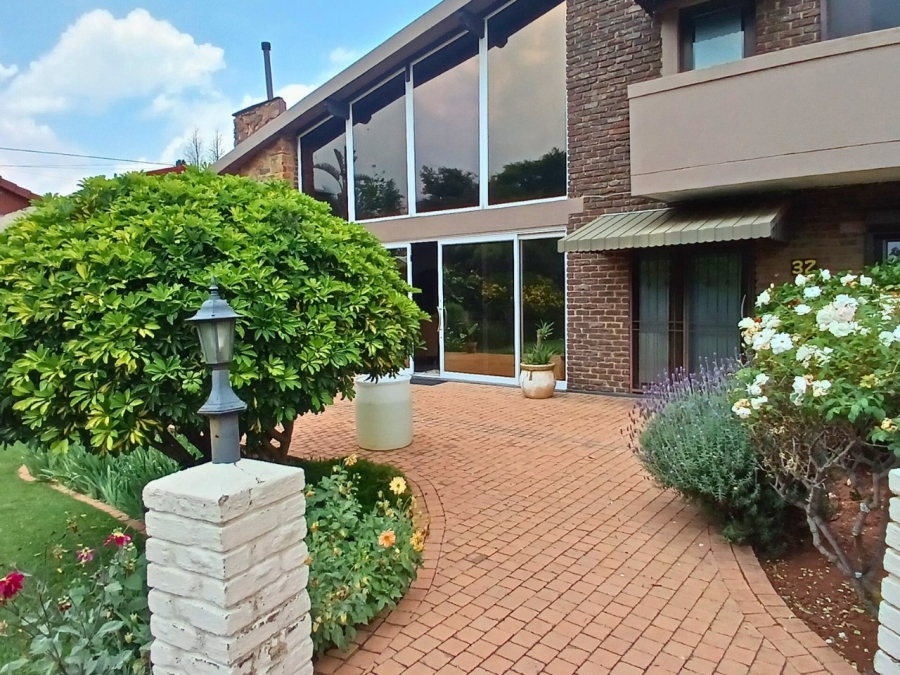 5 Bedroom Property for Sale in Fishers Hill Gauteng