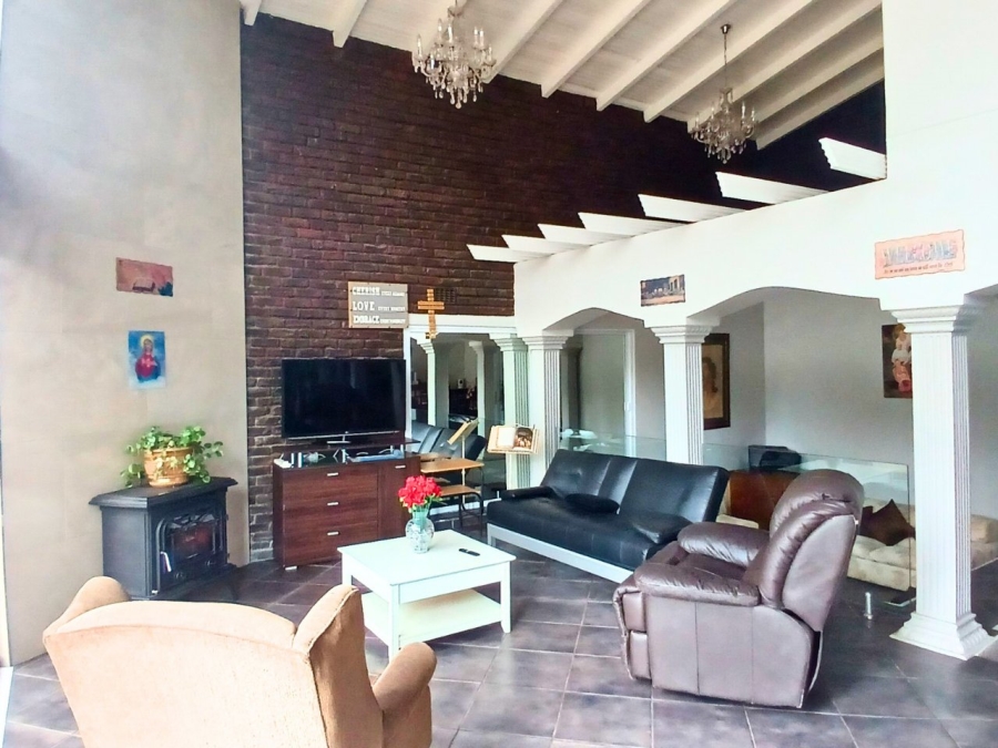 5 Bedroom Property for Sale in Fishers Hill Gauteng