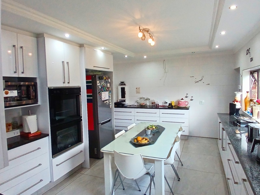 5 Bedroom Property for Sale in Fishers Hill Gauteng