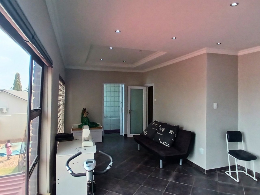 5 Bedroom Property for Sale in Fishers Hill Gauteng