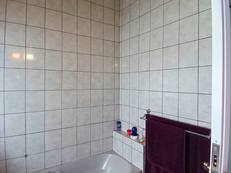 5 Bedroom Property for Sale in Fishers Hill Gauteng