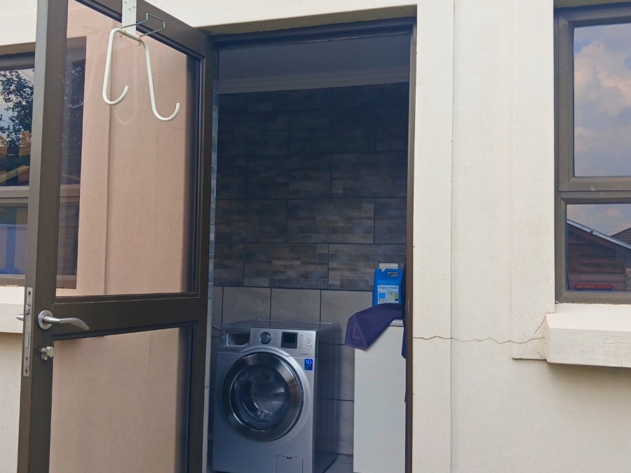 5 Bedroom Property for Sale in Fishers Hill Gauteng