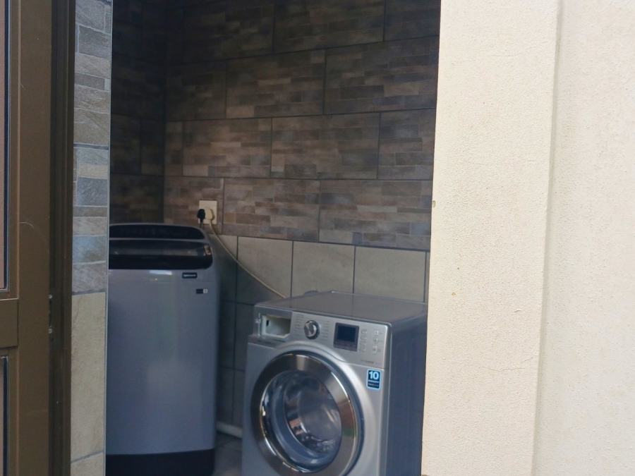 5 Bedroom Property for Sale in Fishers Hill Gauteng