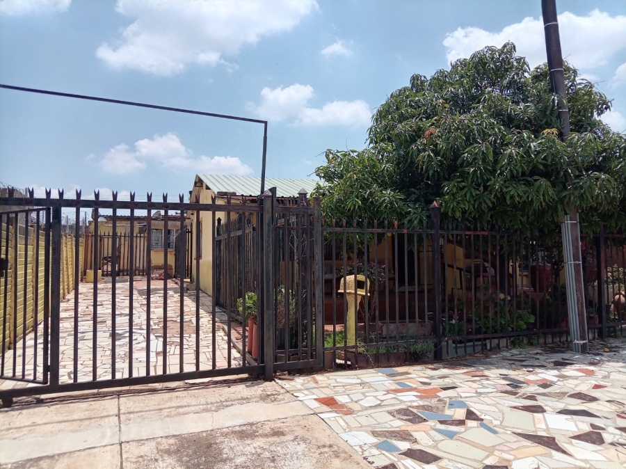 2 Bedroom Property for Sale in Soshanguve G Gauteng