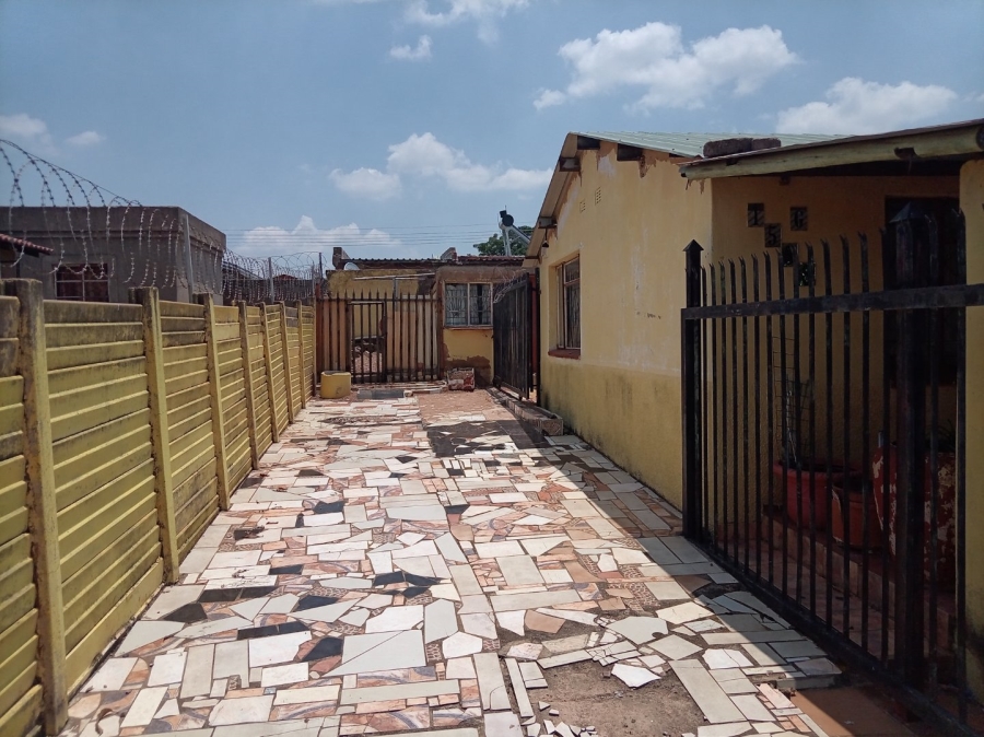 2 Bedroom Property for Sale in Soshanguve G Gauteng