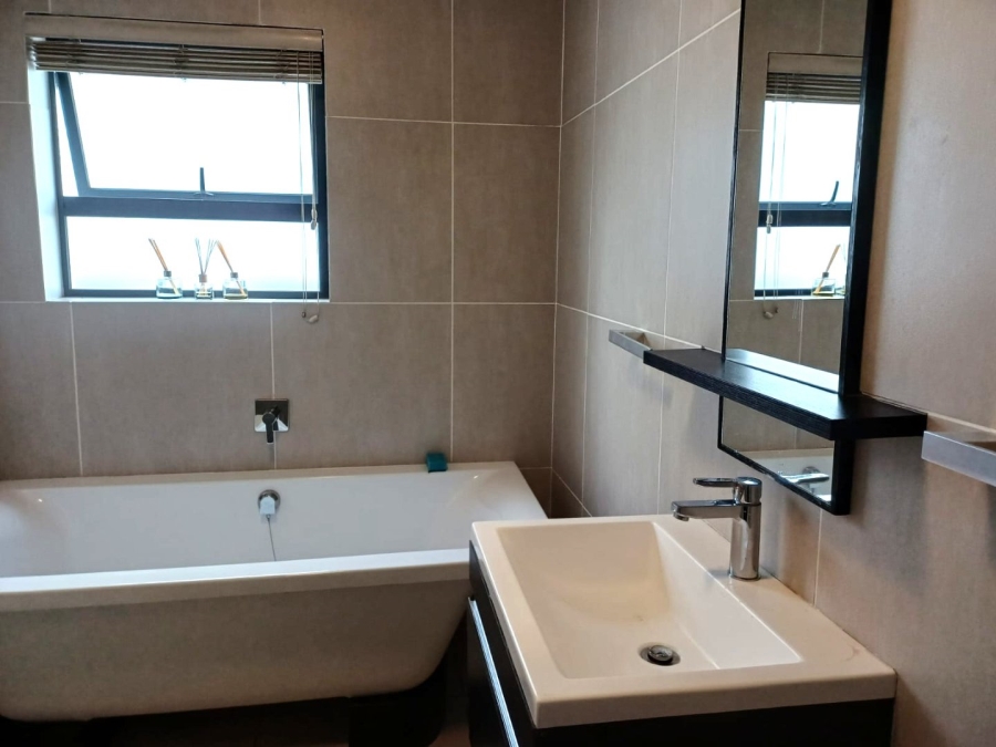 To Let 2 Bedroom Property for Rent in Greenstone Ridge Gauteng