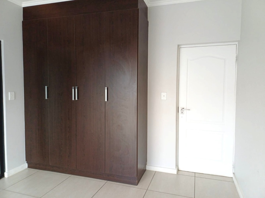 To Let 2 Bedroom Property for Rent in Greenstone Ridge Gauteng
