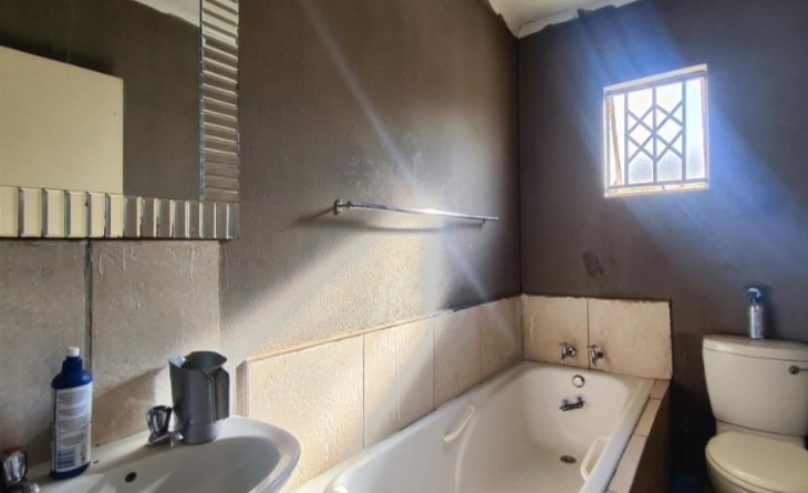 3 Bedroom Property for Sale in Windmill Park Gauteng