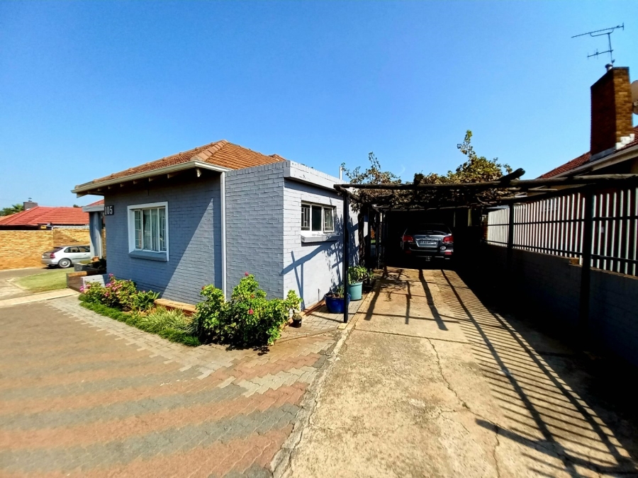 3 Bedroom Property for Sale in Creston Hill Gauteng