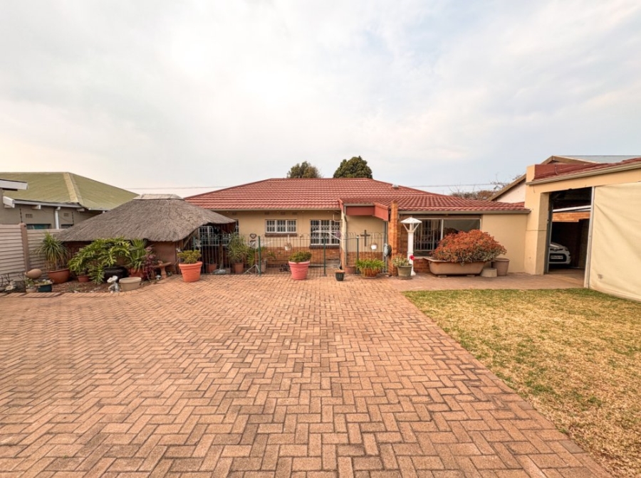 4 Bedroom Property for Sale in Wannenburghoogte Gauteng