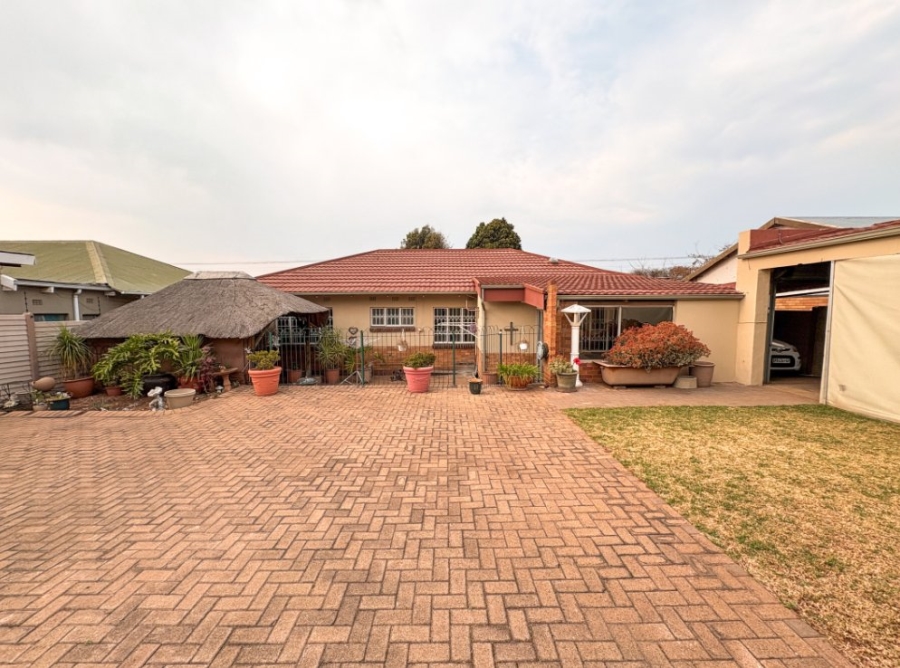 4 Bedroom Property for Sale in Wannenburghoogte Gauteng