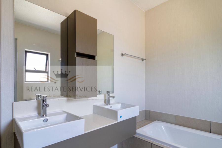  Bedroom Property for Sale in Broadacres Gauteng