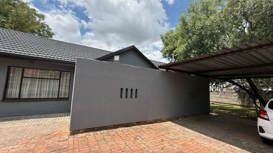 To Let 1 Bedroom Property for Rent in Noordwyk Gauteng