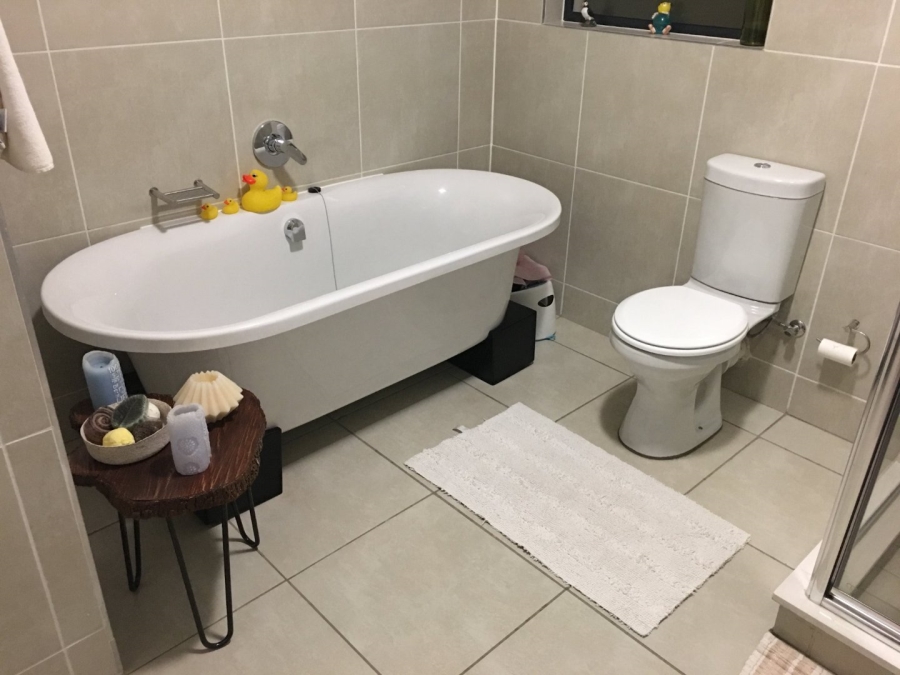 To Let 2 Bedroom Property for Rent in Broadacres Gauteng