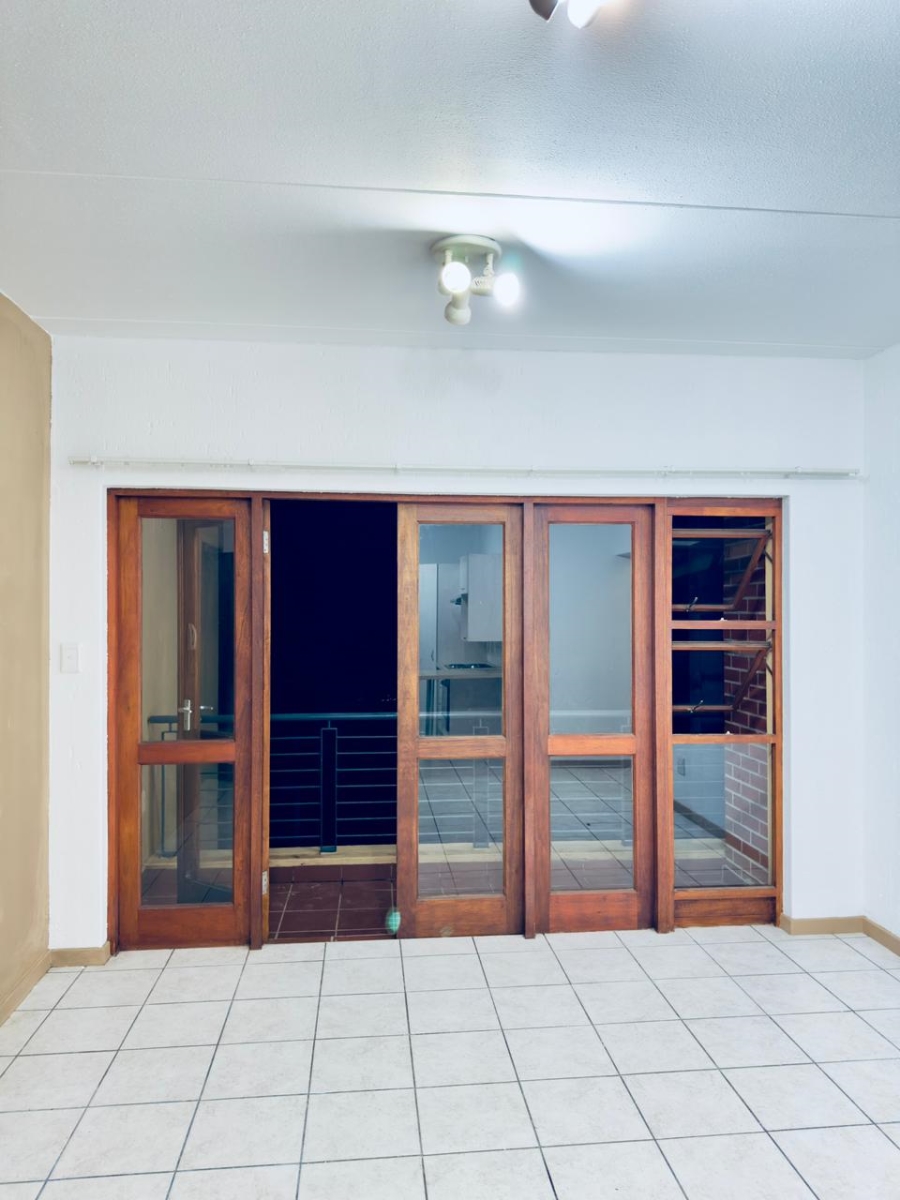 To Let 2 Bedroom Property for Rent in Douglasdale Gauteng