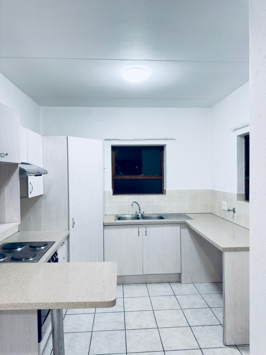 To Let 2 Bedroom Property for Rent in Douglasdale Gauteng