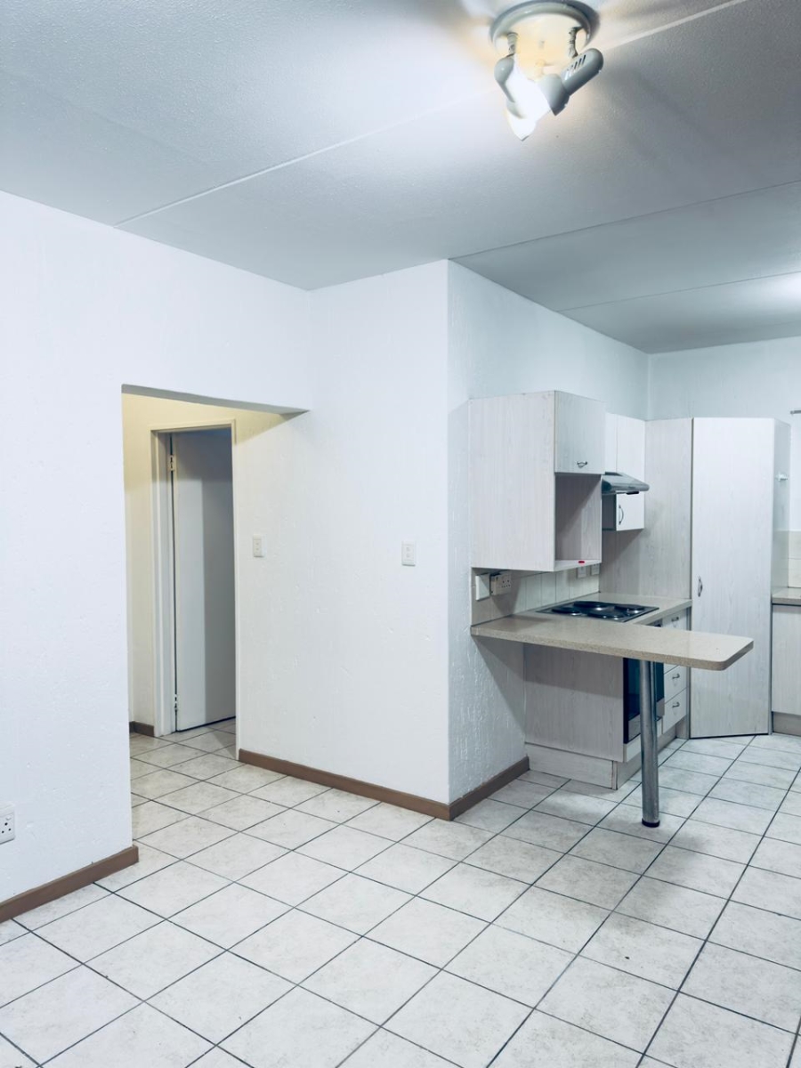 To Let 2 Bedroom Property for Rent in Douglasdale Gauteng