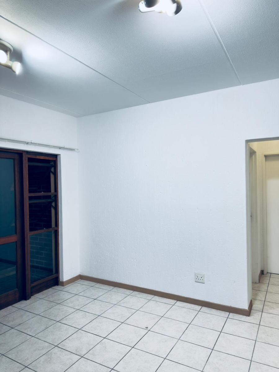 To Let 2 Bedroom Property for Rent in Douglasdale Gauteng