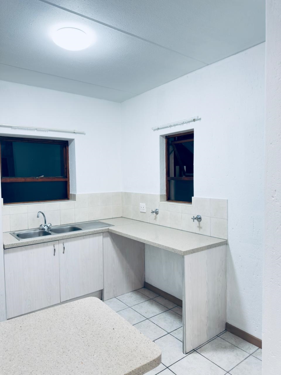 To Let 2 Bedroom Property for Rent in Douglasdale Gauteng